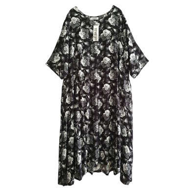 Lagenlook von La Bass Schwarzes Kleid mit grafischem Muster in Weiß.